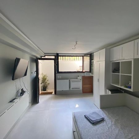 Minimalist Studio Behind Hilton Hotel Athen Eksteriør bilde